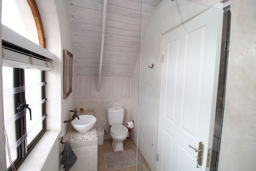 5 Bedroom Property for Sale in Middedorp Western Cape